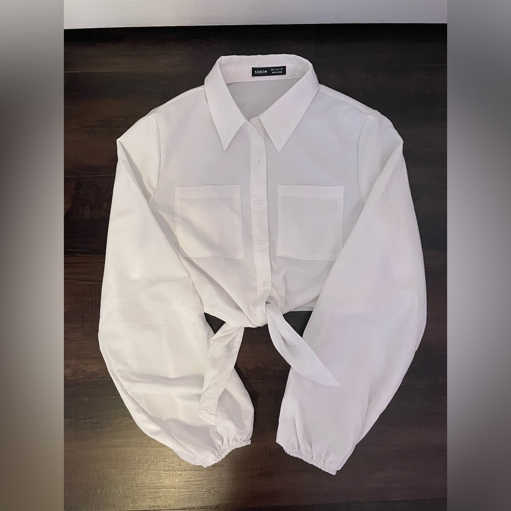 SHEIN Pocket Knot Cropped White Shirt
